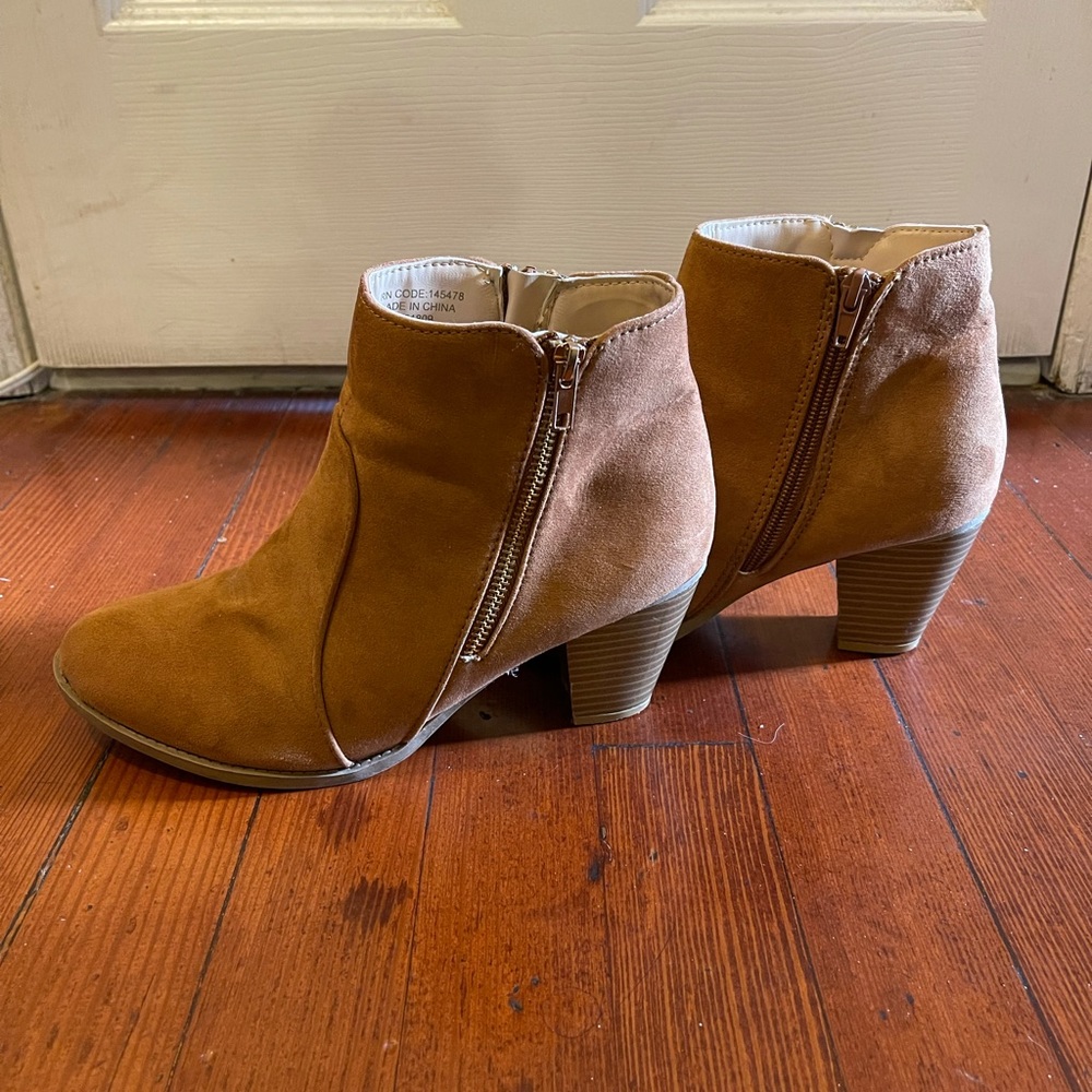 Camel boots